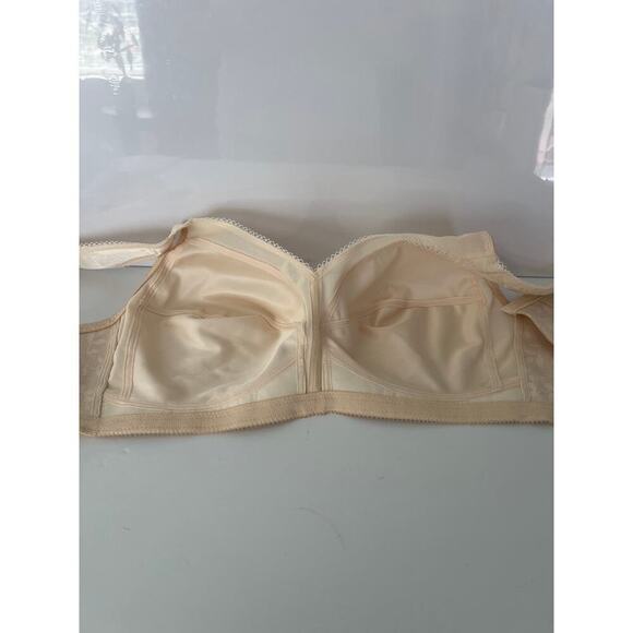 New Beige Wireless Bra Padded shoulders and adjustable straps, support. Size 44B - Picture 6 of 13